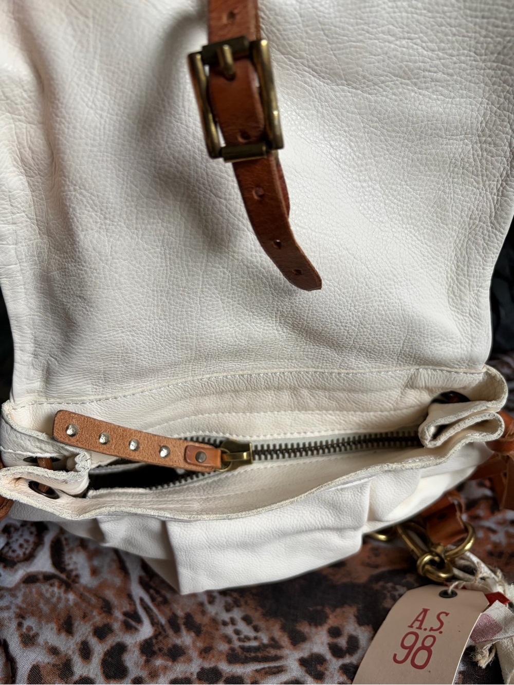 NWT A.S. 98 Leather bag in Milk/Natural Color Leather hand carry or Shoulder Bag - Picture 7 of 10